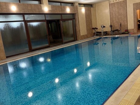 8 otaqlı həyət evi/bağ evi - Zuğulba q. - 700 m²