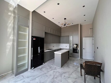 5 otaqlı həyət evi/bağ evi - Mərdəkan q. - 260 m²