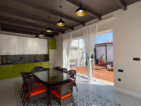 5 otaqlı həyət evi/bağ evi - Mərdəkan q. - 230 m²