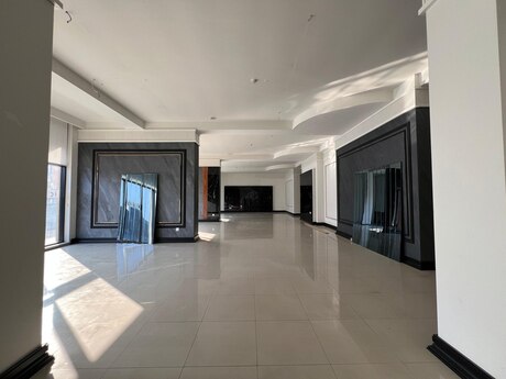 Obyekt - Ağ şəhər q. - 240 m²