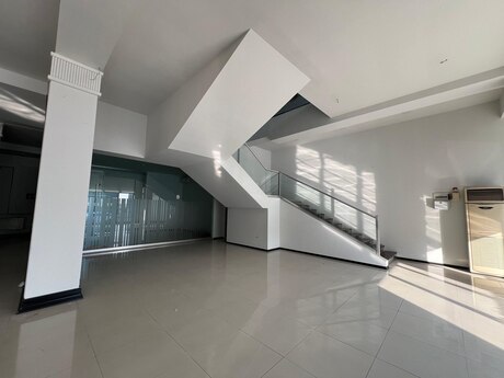 Obyekt - Ağ şəhər q. - 240 m²