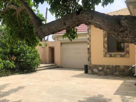 6 otaqlı həyət evi/bağ evi - Şüvəlan q. - 220 m²