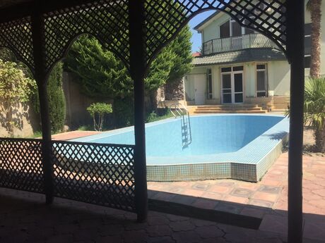 5 otaqlı həyət evi/bağ evi - Mərdəkan q. - 200 m²