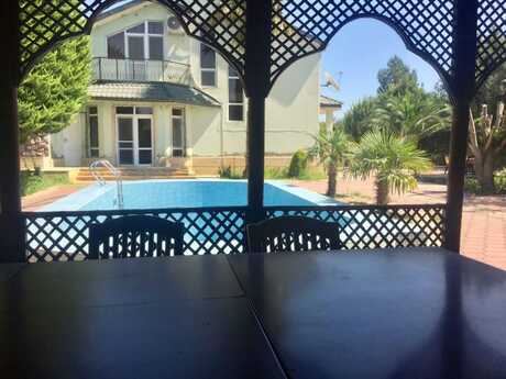 5 otaqlı həyət evi/bağ evi - Mərdəkan q. - 200 m²