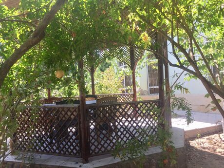 5 otaqlı həyət evi/bağ evi - Mərdəkan q. - 200 m²