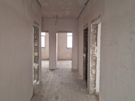 4 otaqlı həyət evi/bağ evi - Zabrat q. - 124 m²