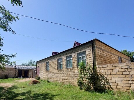 Satılır 4 otaqlı həyət evi/bağ evi 200 m², Quba