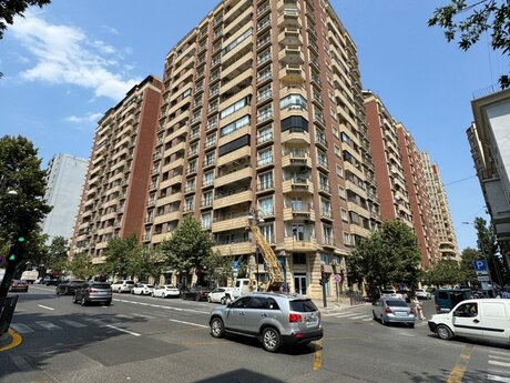 Elan №5981952 - Bakı, 28 May m., 3 otaqlı, 140 m², 14/16 mərtəbə