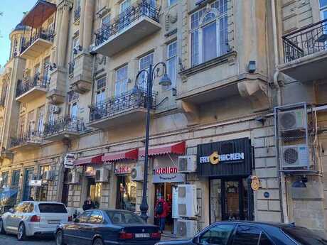 Satılır 6 otaqlı yeni tikili 240 m², Səbail r.