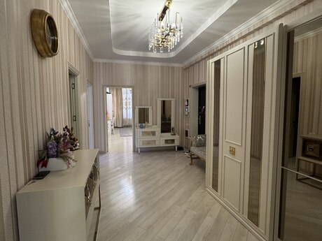 Satılır 3 otaqlı yeni tikili 125 m², 8 Noyabr m.
