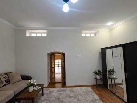 2 otaqlı köhnə tikili - 28 May m. - 60 m²