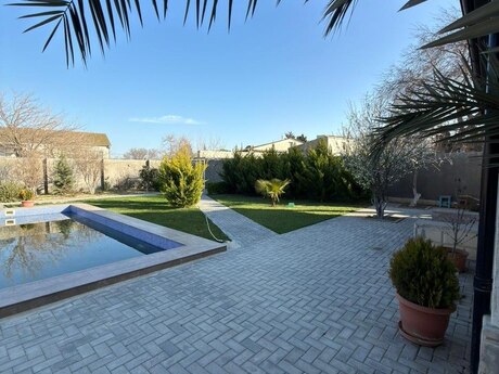 4 otaqlı həyət evi/bağ evi - Şüvəlan q. - 200 m²