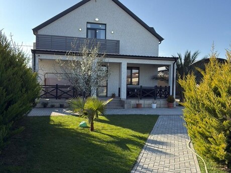 4 otaqlı həyət evi/bağ evi - Şüvəlan q. - 200 m²