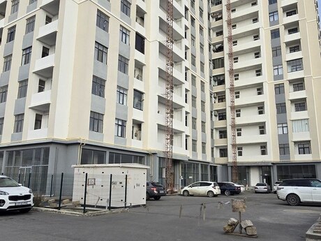 Satılır 3 otaqlı yeni tikili 80 m², Suraxanı r.