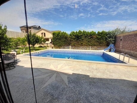 4 otaqlı həyət evi/bağ evi - Novxanı q. - 300 m²