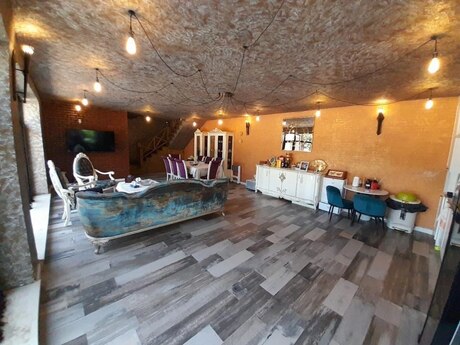 4 otaqlı həyət evi/bağ evi - Novxanı q. - 300 m²