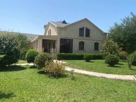 4 otaqlı həyət evi/bağ evi - Novxanı q. - 300 m²