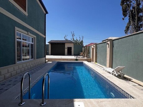 5 otaqlı həyət evi/bağ evi - Novxanı q. - 300 m²