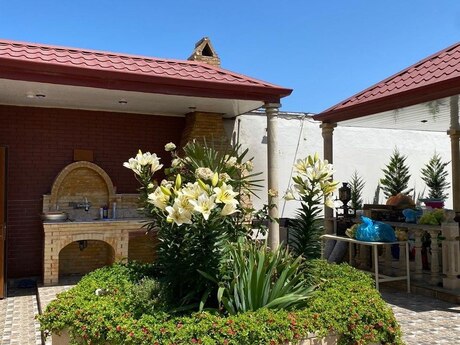 5 otaqlı həyət evi/bağ evi - Novxanı q. - 350 m²