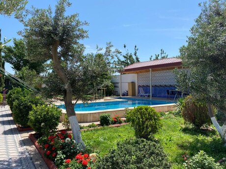 5 otaqlı həyət evi/bağ evi - Novxanı q. - 350 m²