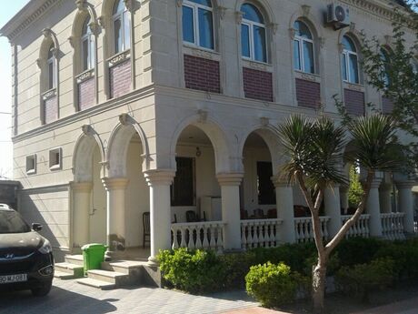 5 otaqlı həyət evi/bağ evi - Novxanı q. - 400 m²