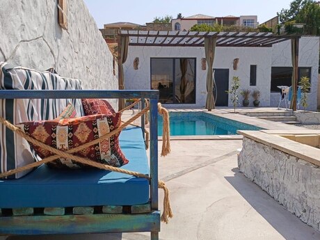 4 otaqlı həyət evi/bağ evi - Novxanı q. - 240 m²