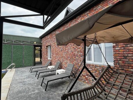 4 otaqlı həyət evi/bağ evi - Novxanı q. - 200 m²