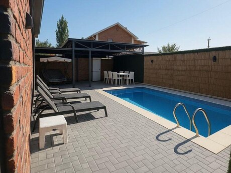 4 otaqlı həyət evi/bağ evi - Novxanı q. - 200 m²