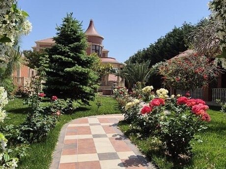 6 otaqlı həyət evi/bağ evi - Novxanı q. - 600 m²