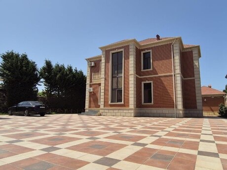 6 otaqlı həyət evi/bağ evi - Novxanı q. - 600 m²