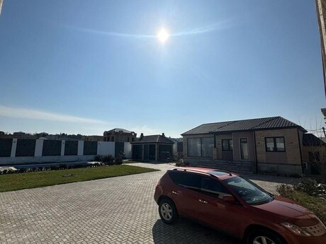 5 otaqlı həyət evi/bağ evi - Novxanı q. - 250 m²