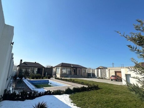 5 otaqlı həyət evi/bağ evi - Novxanı q. - 250 m²