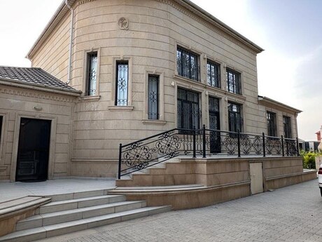 6 otaqlı həyət evi/bağ evi - Novxanı q. - 500 m²