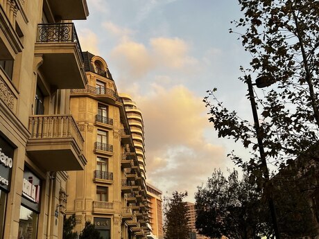 4 otaqlı yeni tikili - Ağ şəhər q. - 162 m²