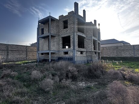 6 otaqlı həyət evi/bağ evi - Novxanı q. - 300 m²