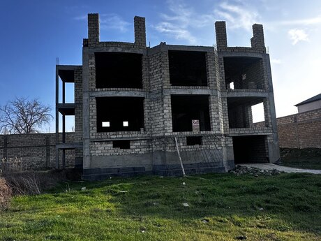 6 otaqlı həyət evi/bağ evi - Novxanı q. - 300 m²