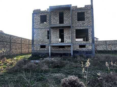 6 otaqlı həyət evi/bağ evi - Novxanı q. - 300 m²