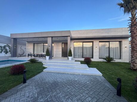 5 otaqlı həyət evi/bağ evi - Mərdəkan q. - 250 m²