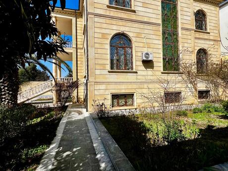 6 otaqlı həyət evi/bağ evi - Həzi Aslanov q. - 640 m²