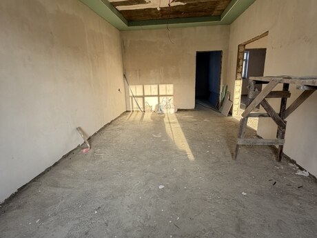 5 otaqlı həyət evi/bağ evi - Qaraçuxur q. - 230 m²