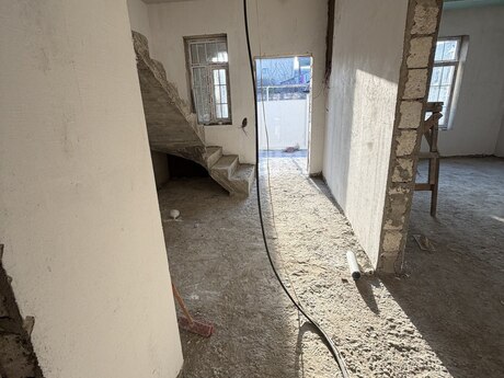 5 otaqlı həyət evi/bağ evi - Qaraçuxur q. - 230 m²