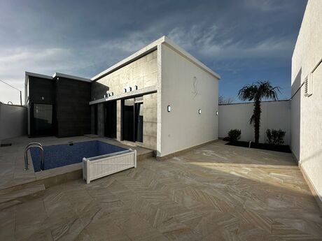 4 otaqlı həyət evi/bağ evi - Şüvəlan q. - 130 m²