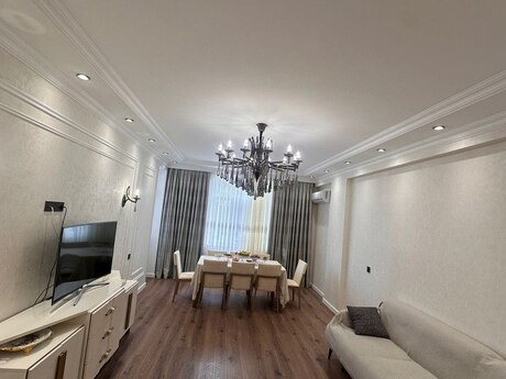 Объявление №5983226 - Баку, м. Халглар Достлугу, 3-комн., 135 м², 4/11 этаж