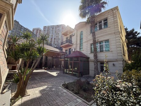 7 otaqlı həyət evi/bağ evi - Bakıxanov q. - 300 m²