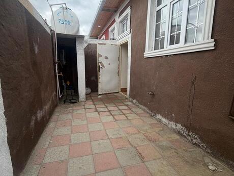 Satılır 1 otaqlı həyət evi/bağ evi 28 m², Binə q.