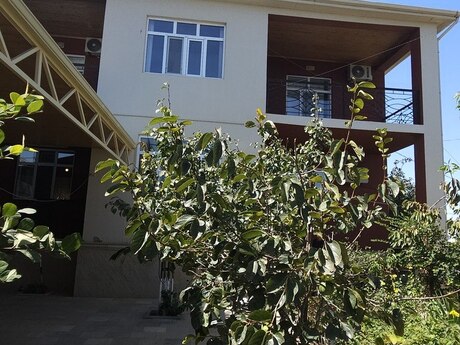Satılır 6 otaqlı həyət evi/bağ evi 240 m², Badamdar q.