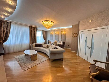 Satılır 4 otaqlı yeni tikili 177 m², 7-ci mikrorayon q.