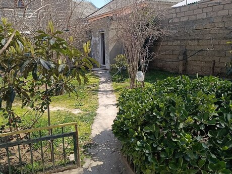 Satılır 4 otaqlı həyət evi/bağ evi 100 m², Zığ q.