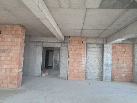 4 otaqlı yeni tikili - Elmlər Akademiyası m. - 185 m²