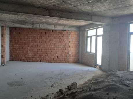 4 otaqlı yeni tikili - Elmlər Akademiyası m. - 185 m²